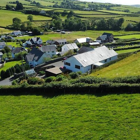 Y Grange Bed & Breakfast Llanfihangel-y-Creuddyn Exterior photo