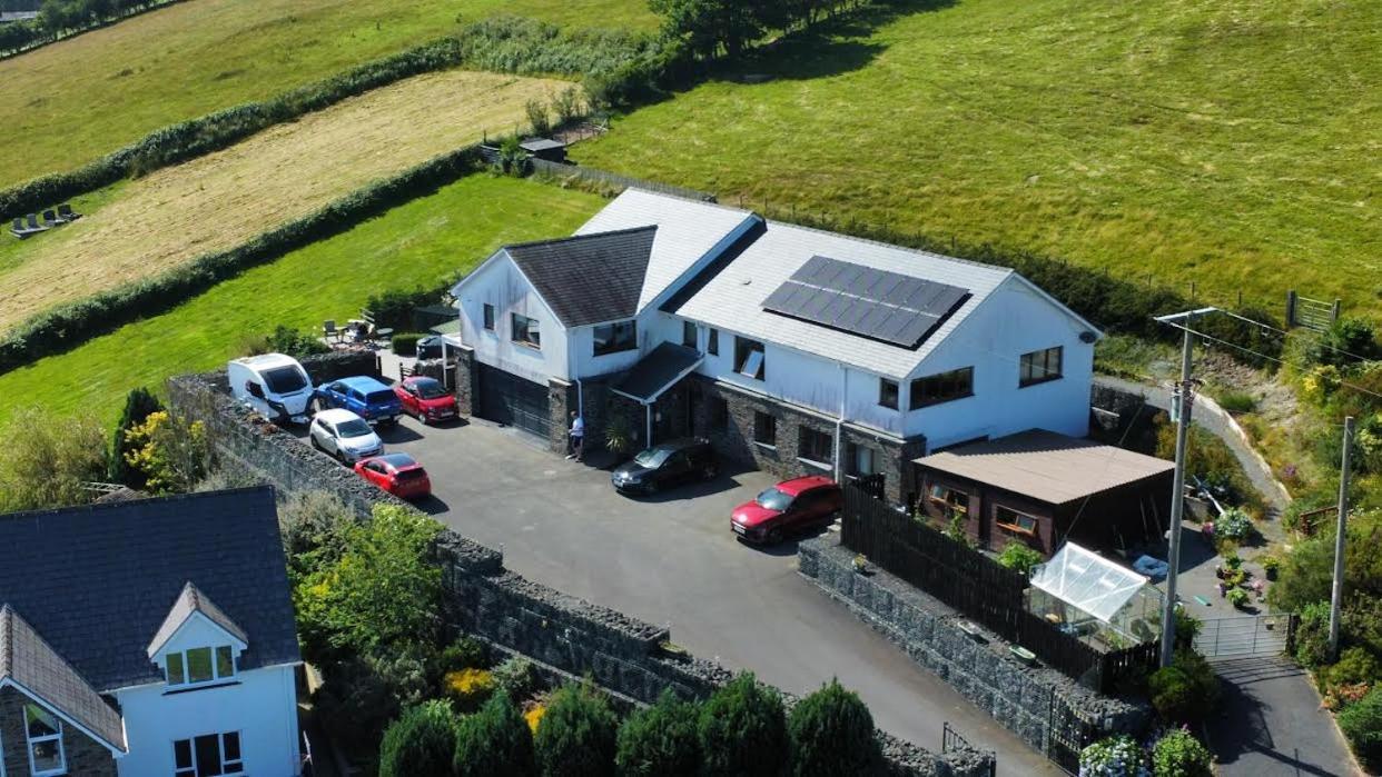 Y Grange Bed & Breakfast Llanfihangel-y-Creuddyn Exterior photo