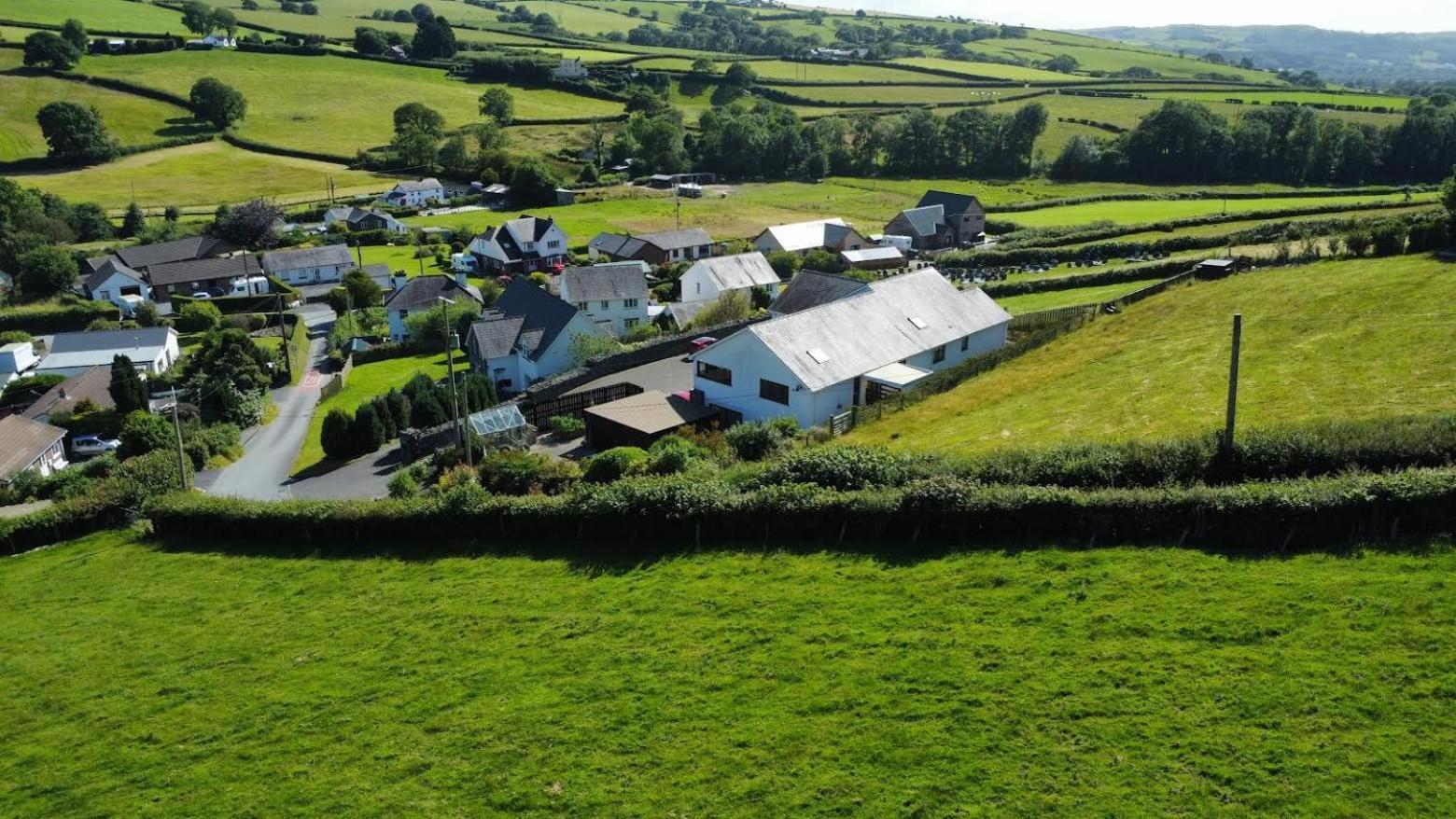 Y Grange Bed & Breakfast Llanfihangel-y-Creuddyn Exterior photo
