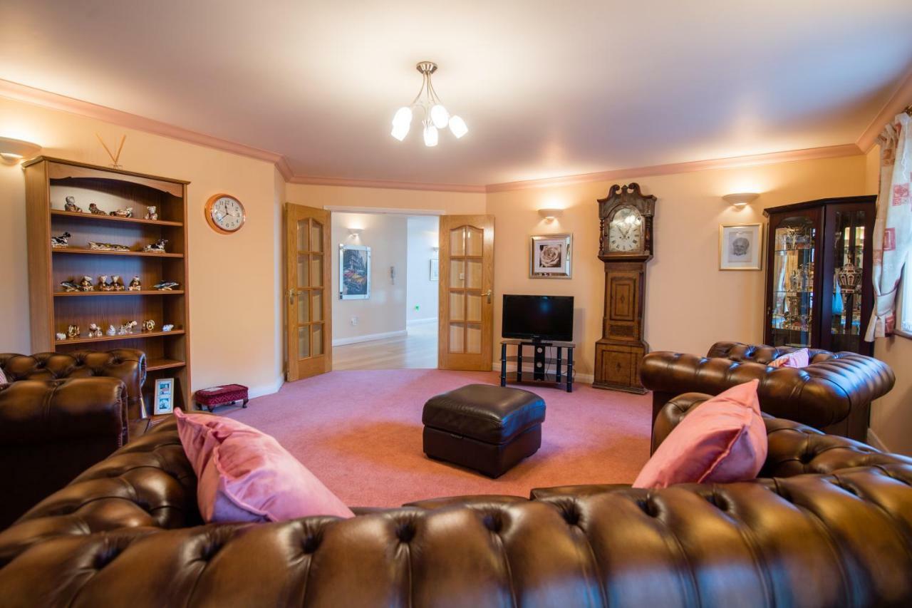 Y Grange Bed & Breakfast Llanfihangel-y-Creuddyn Exterior photo