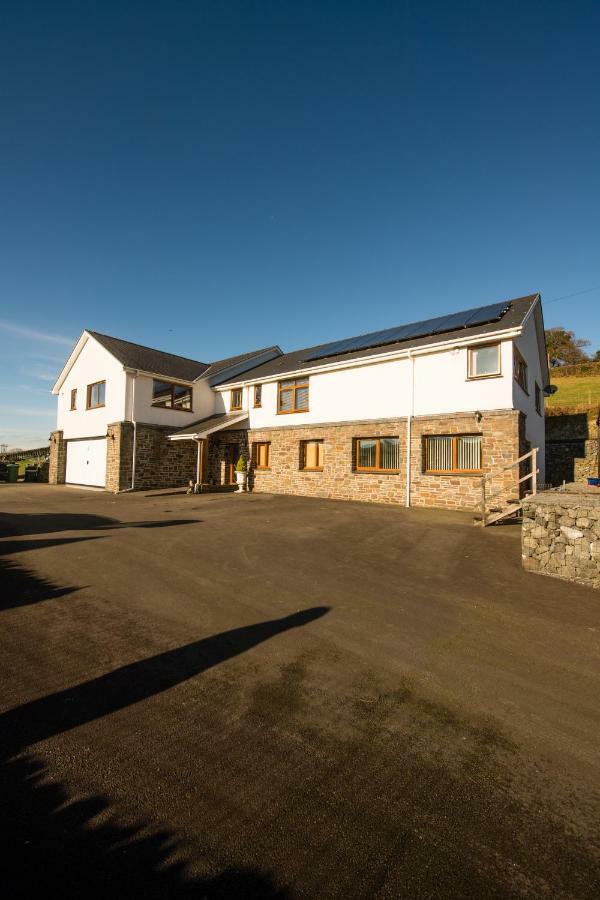 Y Grange Bed & Breakfast Llanfihangel-y-Creuddyn Exterior photo
