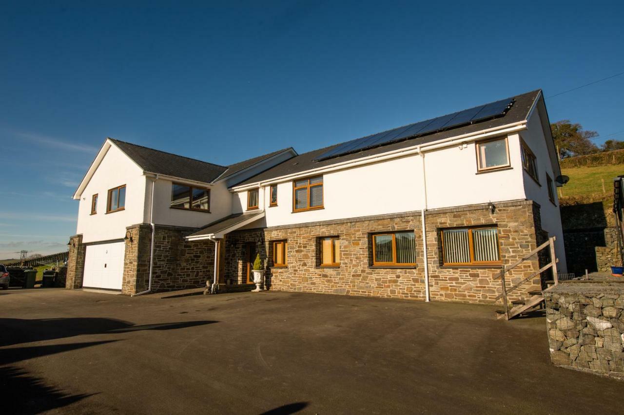 Y Grange Bed & Breakfast Llanfihangel-y-Creuddyn Exterior photo