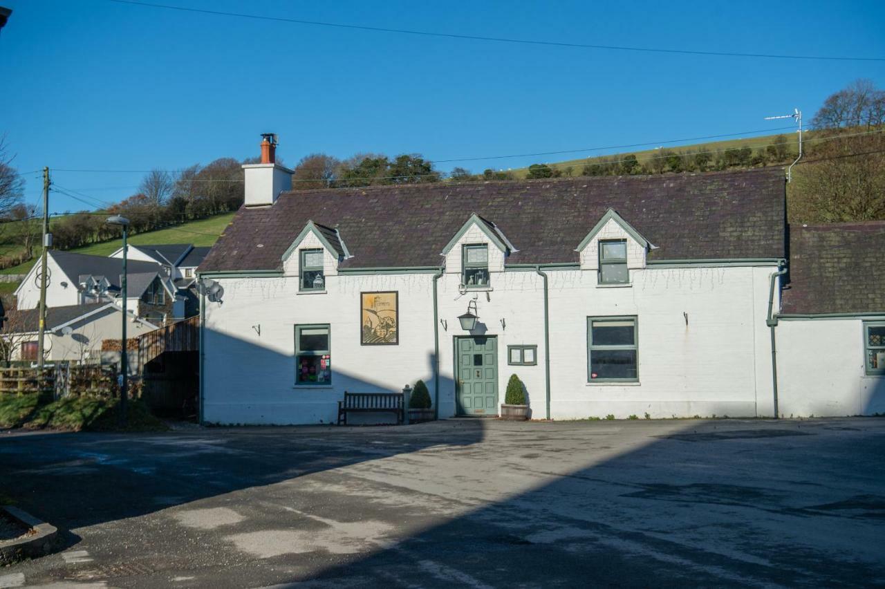 Y Grange Bed & Breakfast Llanfihangel-y-Creuddyn Exterior photo
