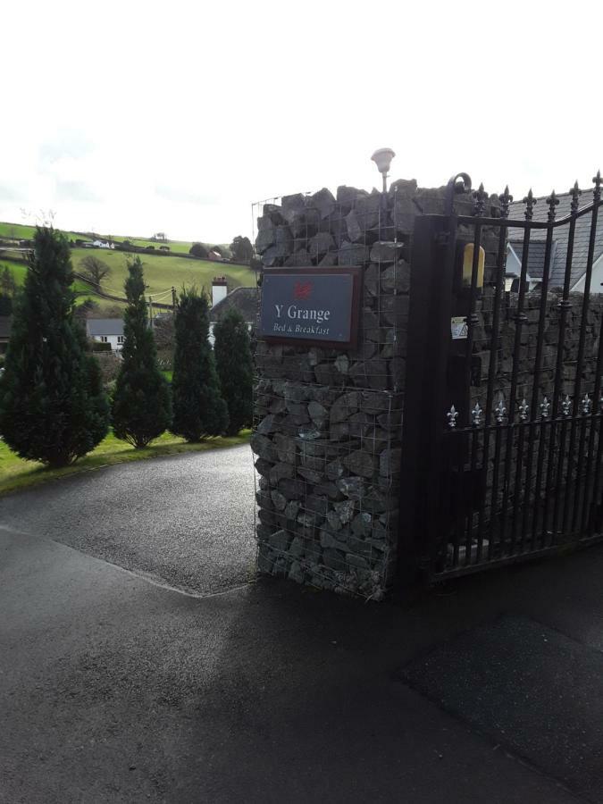 Y Grange Bed & Breakfast Llanfihangel-y-Creuddyn Exterior photo
